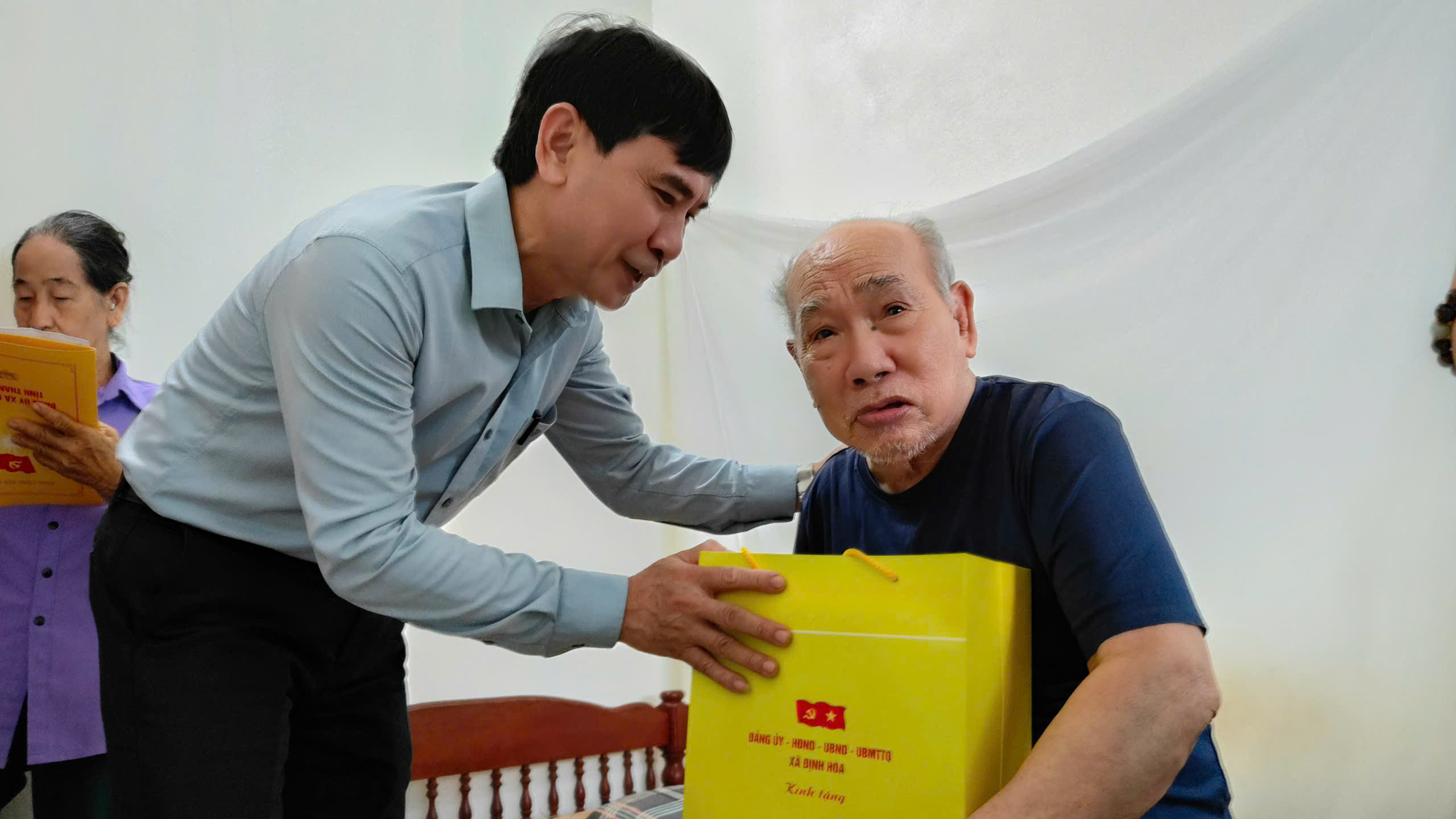 Anh-tin-bai